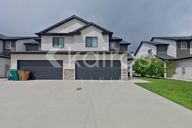 Building Photo - 6918 Bluebell Ct