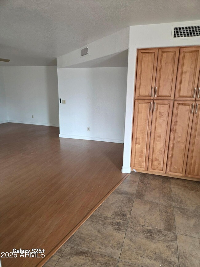 Building Photo - 8631 W Monte Vista Rd