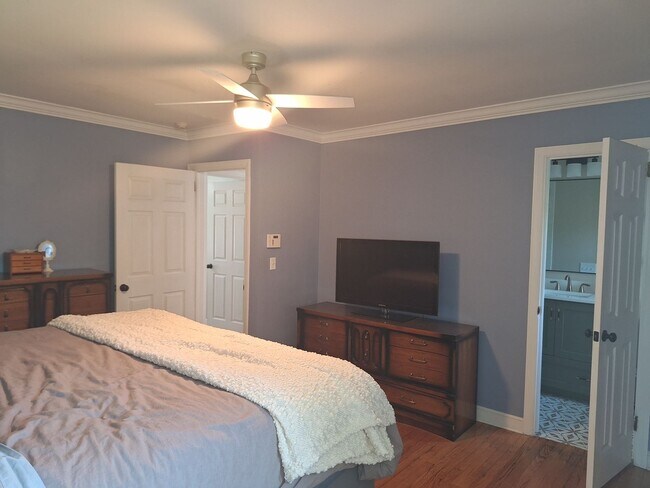 Building Photo - Magnificent Four Bedroom Home - Minutes Away from Numerous Attractions!