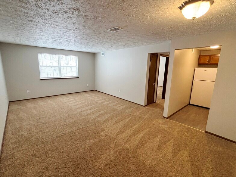 Building Photo - 225 Hillview Ln