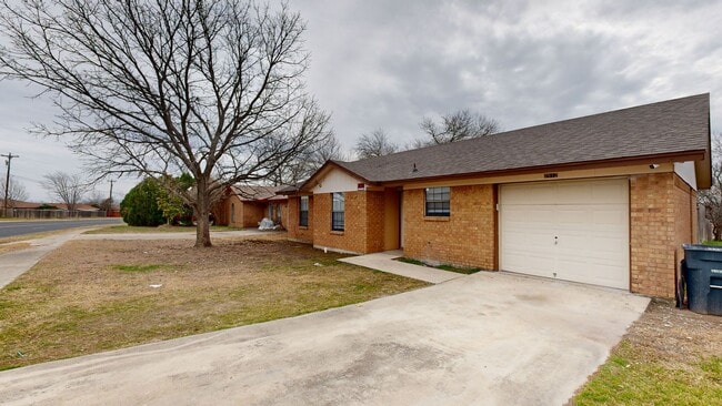 Building Photo - REMODELED 3 bedroom, 1.5 bath, 1 car garage home minutes away from Fort Hood air field!