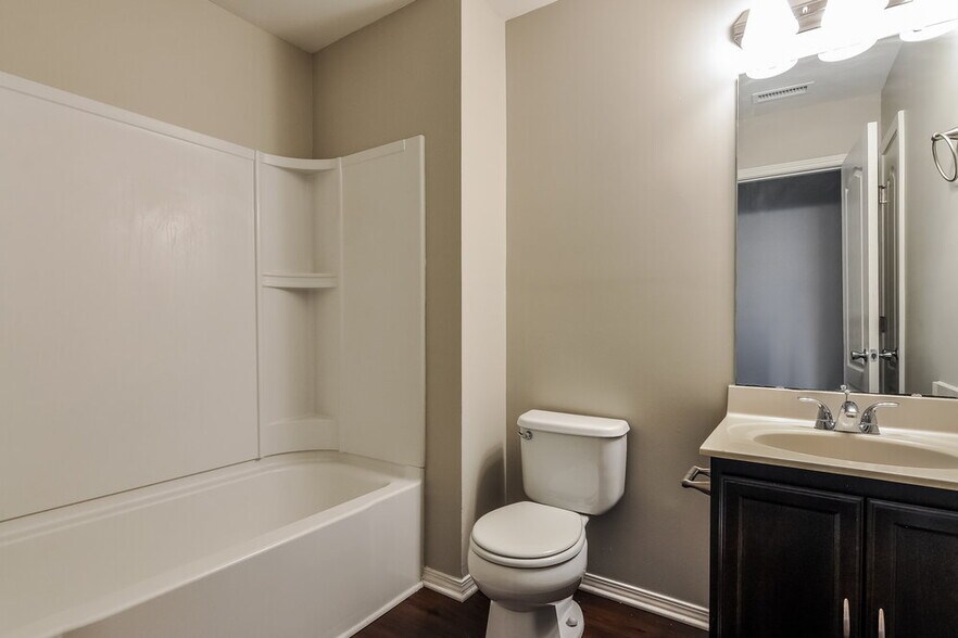 Building Photo - 535 Kerriann Ln