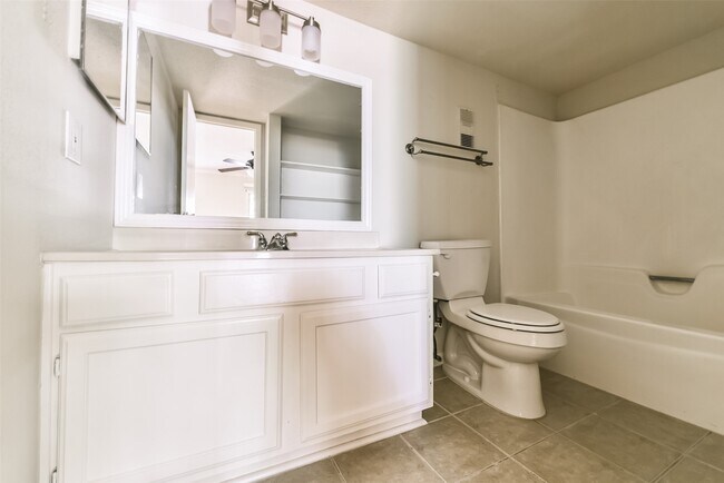 Building Photo - 5917 Fairdale Ln