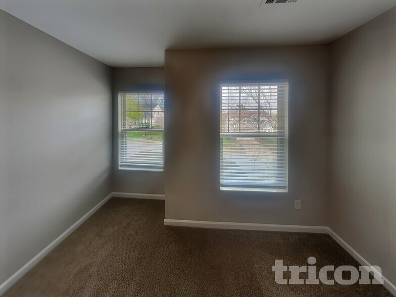 Building Photo - 5517 Village Trace