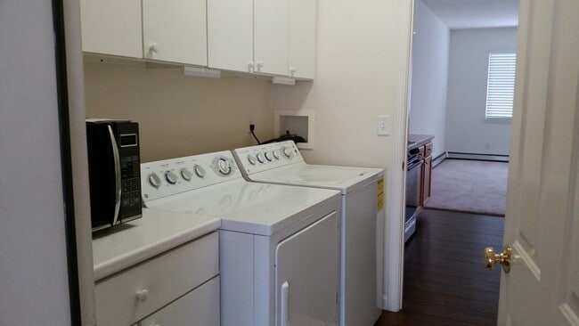 Building Photo - 3BR/3BA house plus utilities $3850