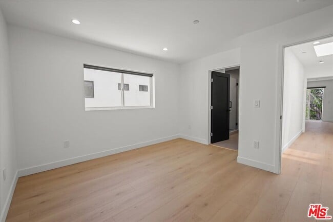 Building Photo - 849 N June St