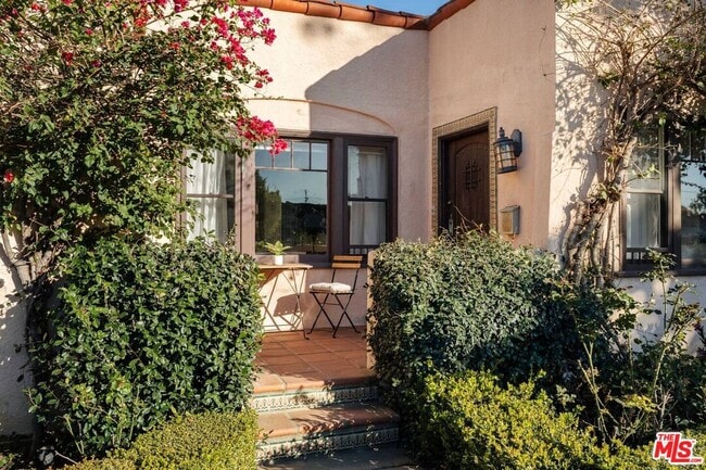 Building Photo - 428 N Alta Vista Blvd