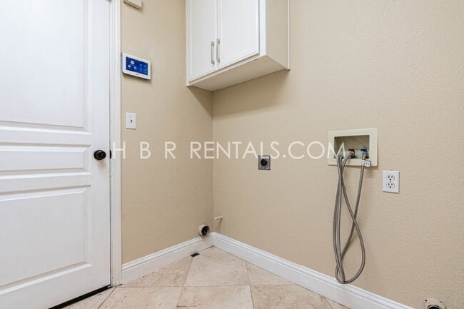 Building Photo - 422 Meyenberg Ave