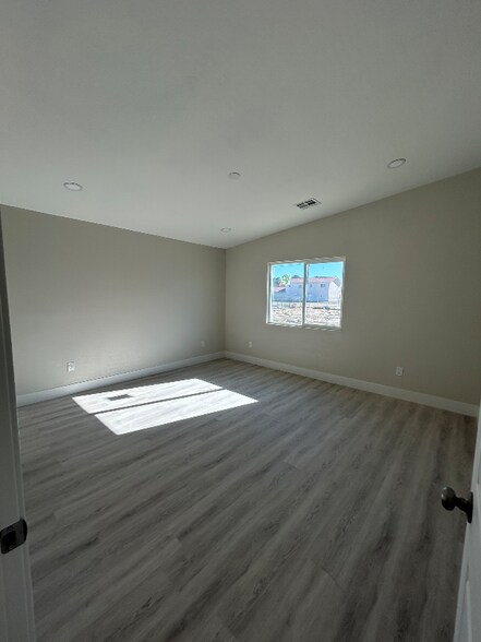 Building Photo - 2544 S Mount Charleston Dr