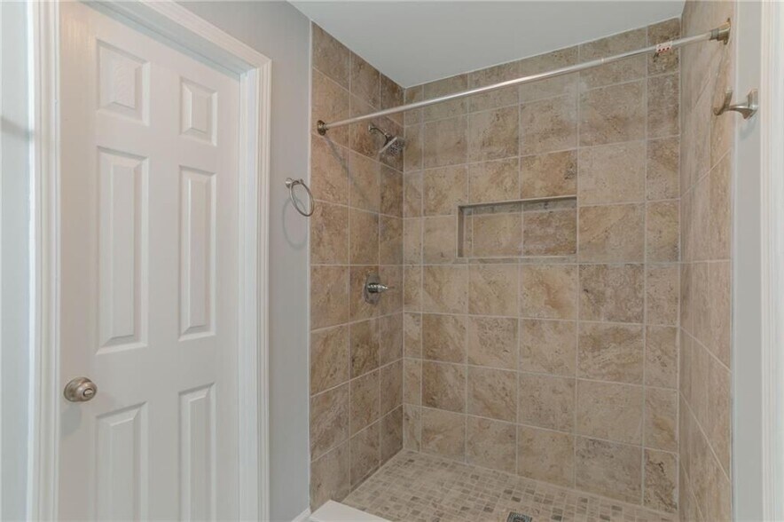 Building Photo - 2545 White Oak Dr