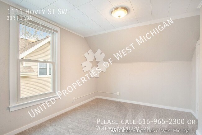 Building Photo - Available Now | 3 Bedroom 1.5 Bath Single ...