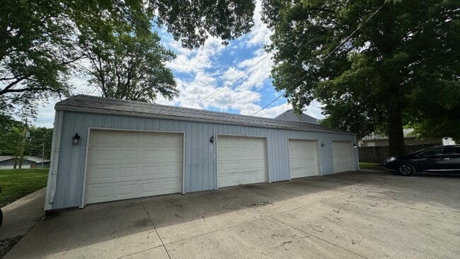 Building Photo - 315 N 1st St