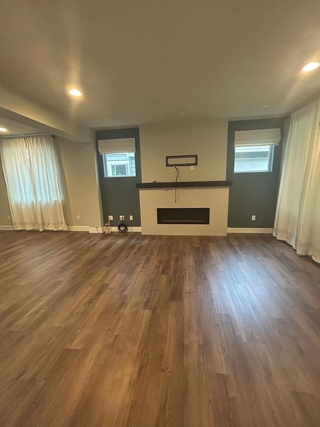 Building Photo - Spacious 4 Bed / 3.5 Bath Home in Easton C...