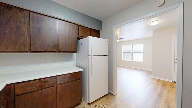 Building Photo - 2807 Longmire Dr