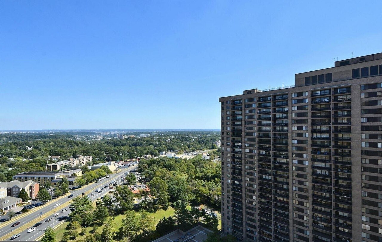 Building Photo - 3701 S George Mason Dr