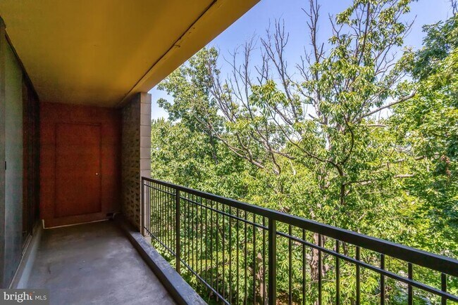 Building Photo - 4 S Van Dorn St