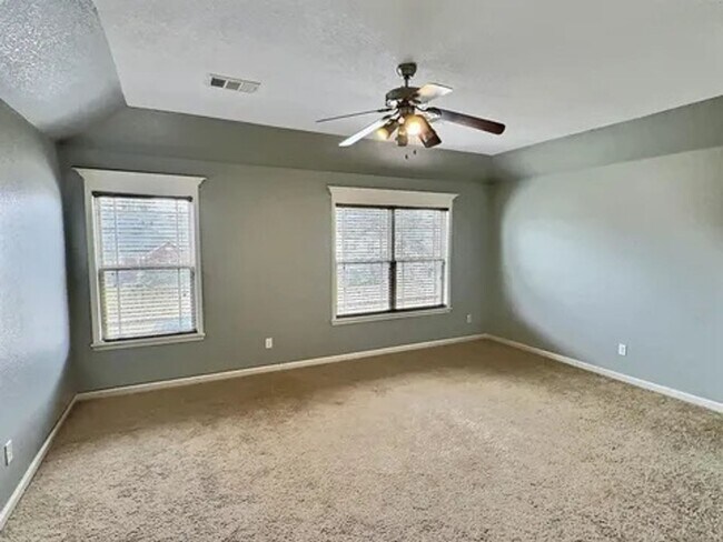 Building Photo - Great 3 Bedroom 2.5 Bathroom Cabot House