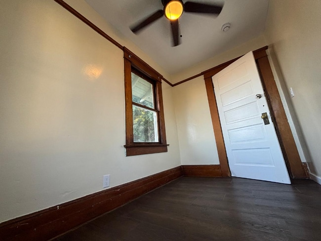 Building Photo - 526 W 49th St