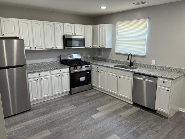 Building Photo - Roberton