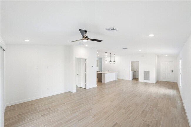 Building Photo - 6331 Windwood Wy