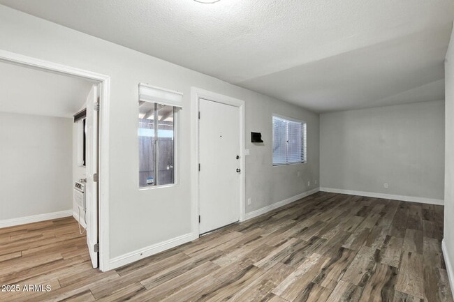 Building Photo - 1115 N 84th Pl