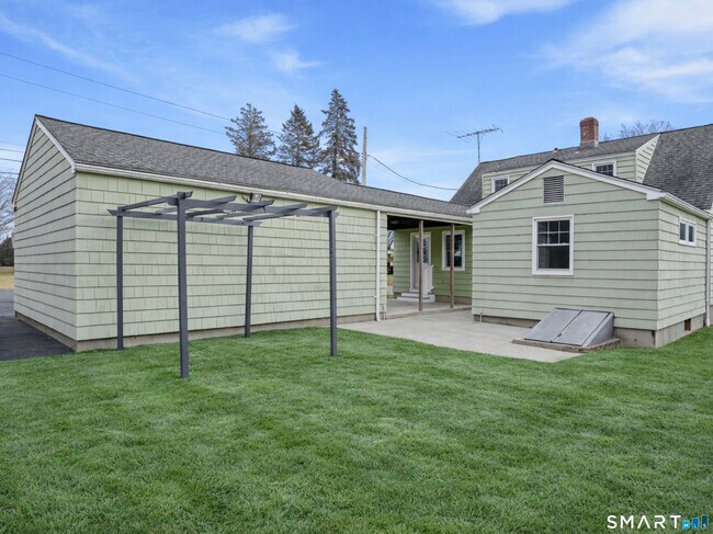 Building Photo - 8 Raleigh Rd