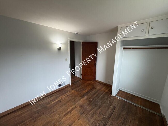 Building Photo - 3 Idlebrook Dr