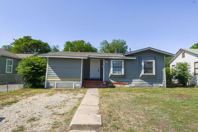 Primary Photo - Casas De Kevin
