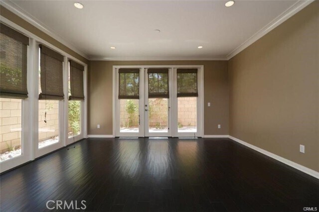 Building Photo - 308 Bronze