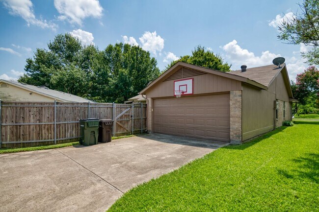 Building Photo - Nice 3 Bedroom Home Located in Plano, Texas!