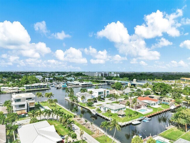 Building Photo - 1900 SE 2nd St