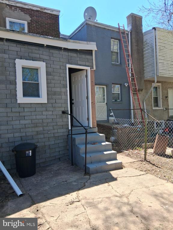 Building Photo - 2029 Eastburn Ave