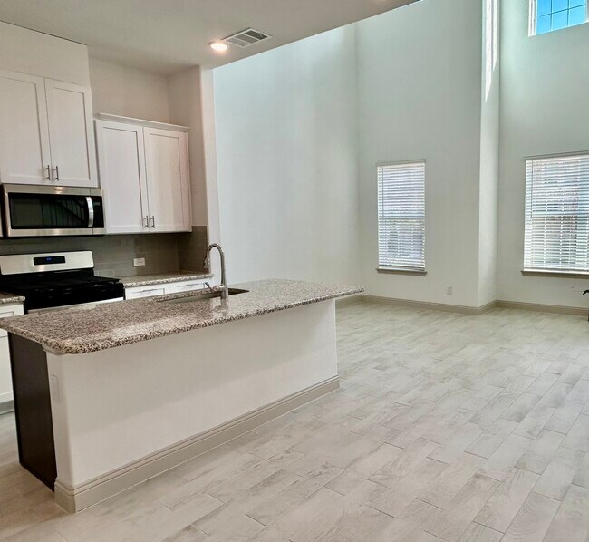 Building Photo - 4165 Shavano Dr