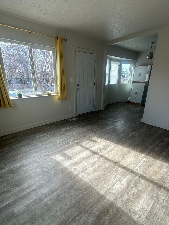 Building Photo - GORGEOUS West Valley Home!!!