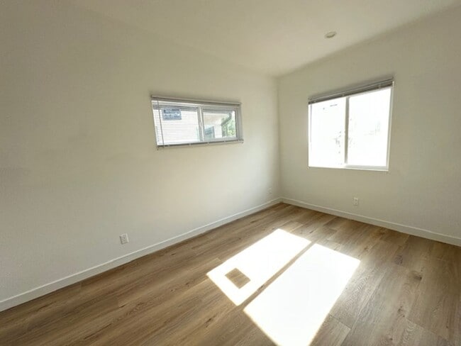 Building Photo - Looking for comfort, privacy, and modern l...