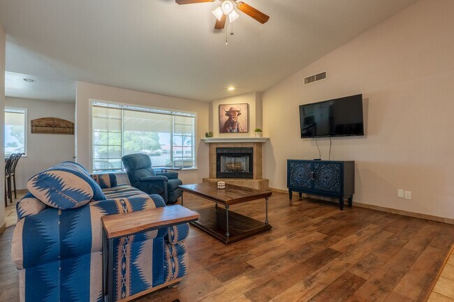 Building Photo - ?? 4 Bed / 2 Bath Mesa del Sol Home with Golf Course Views | Furnished or Unfurnished Option Avai...