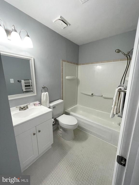 Building Photo - 1928 Rainbow Ct