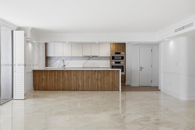 Building Photo - 600 Grapetree Dr