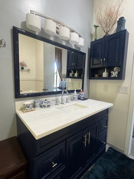 Building Photo - 15935 Mary Cir