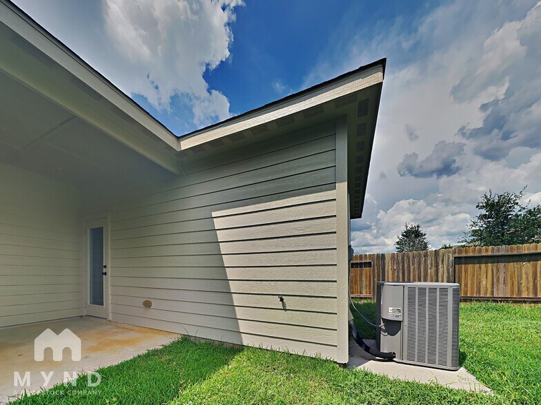 Building Photo - 9094 Nina Rd