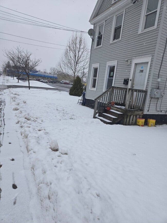 Building Photo - 705-09 South Ave