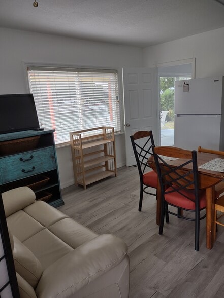 Building Photo - 3320 Gardenia Dr