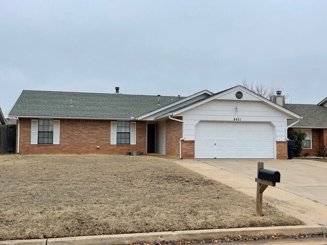 Building Photo - 3 bed 2 bath, 2 car, NEW LVP! Moore School...