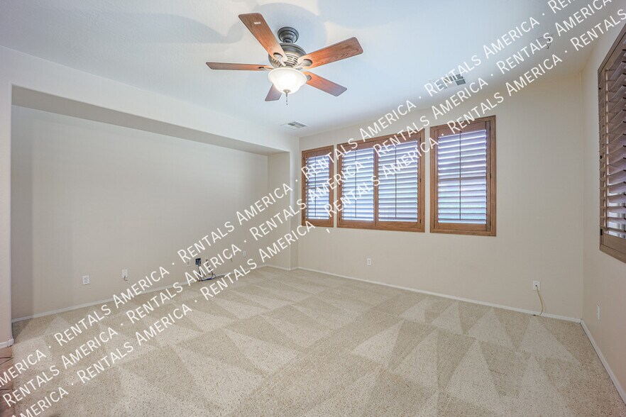 Building Photo - 3854 E Parkview Dr