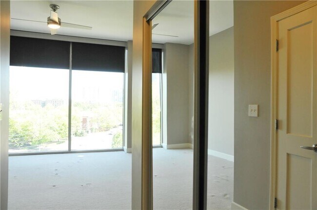 Building Photo - 2795 Peachtree Rd