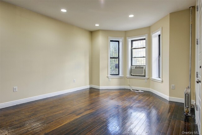 Building Photo - 346 Montauk Ave.