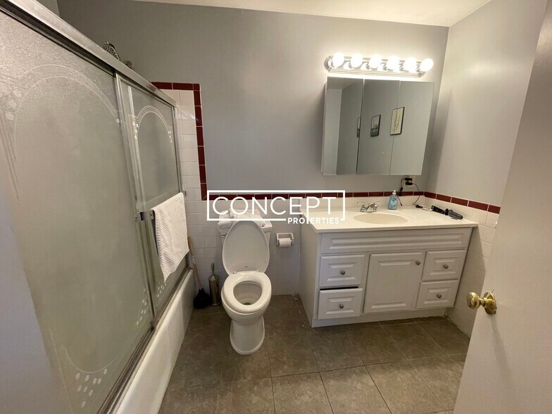 Building Photo - 8 Centre St