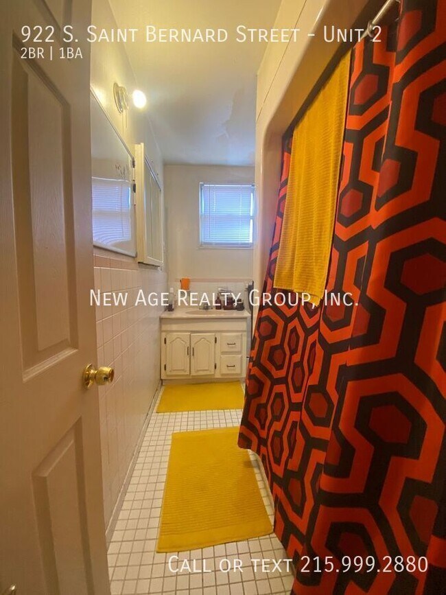 Building Photo - Two bedroom apartment in University City!
