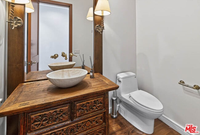 Building Photo - 1120 El Medio Ave