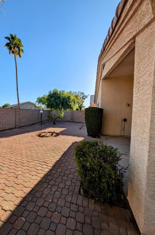 Building Photo - AVAILABLE NOW - GREAT CHANDLER LOCATION!!!